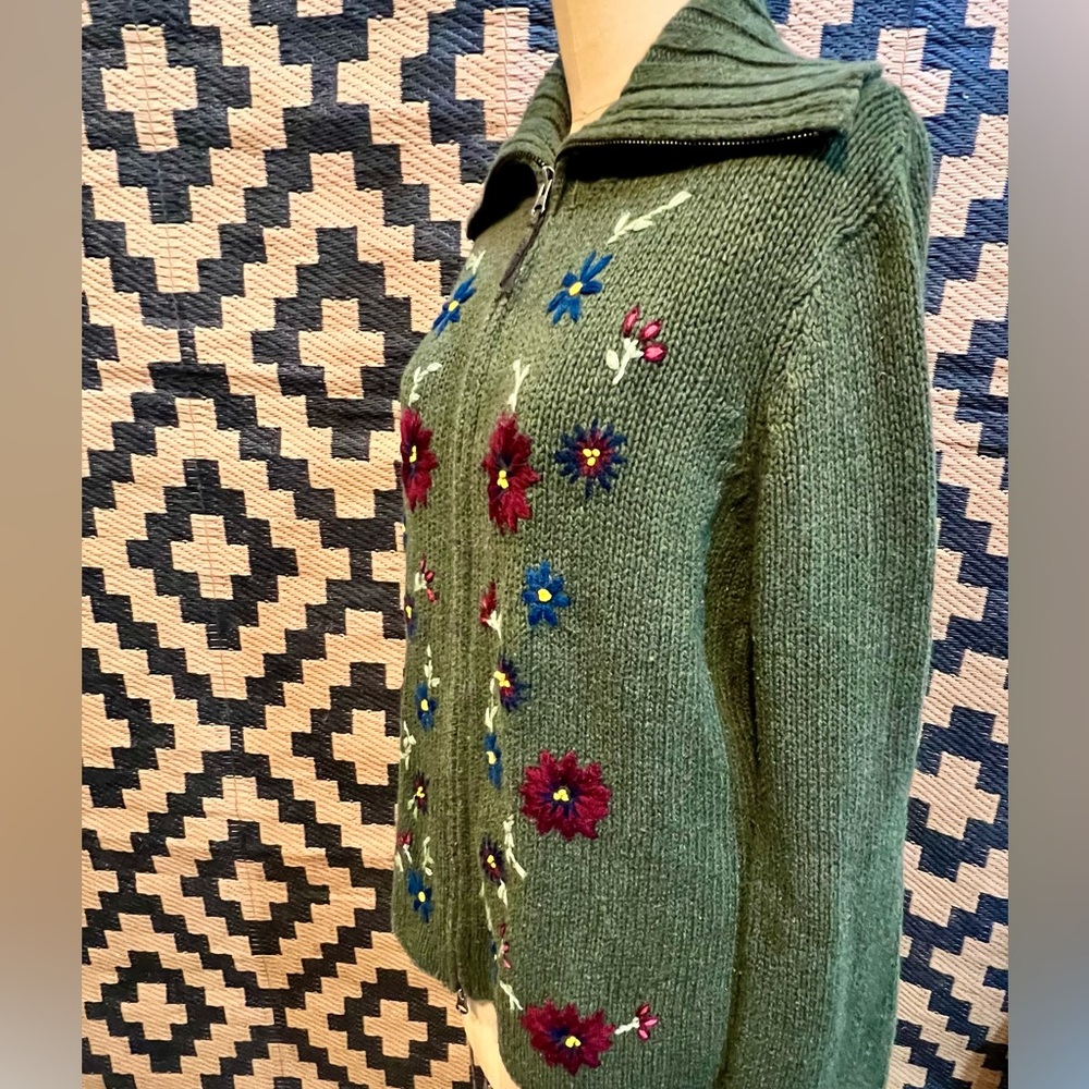 VINTAGE earthy mossy green embroidered floral botanical knit cardigan sweater - Picture 5 of 11